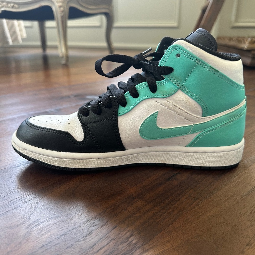 Air Jordan 1 Mid "Tropical Twist"